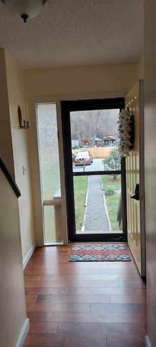 הוילה מגי ואלי J.Creek Retreat, Creekside Townhouse +1 Car Garage מראה חיצוני תמונה