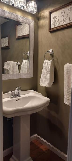 הוילה מגי ואלי J.Creek Retreat, Creekside Townhouse +1 Car Garage מראה חיצוני תמונה